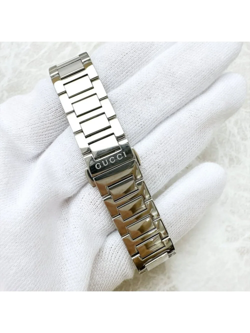 Gucci 142.5 Watch Diamond Quartz Stainless Steel 15.5